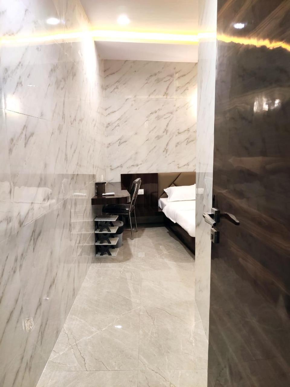 מומביי Hotel Comfy Inn מראה חיצוני תמונה