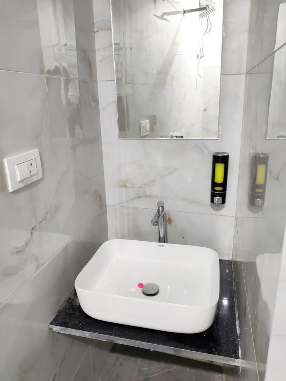 מומביי Hotel Comfy Inn מראה חיצוני תמונה