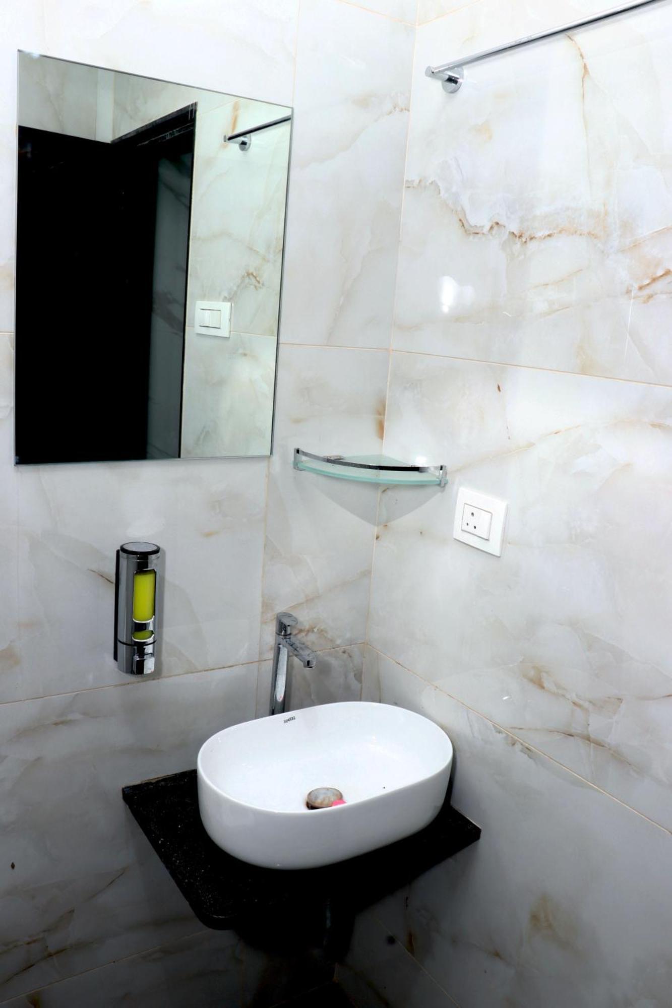 מומביי Hotel Comfy Inn מראה חיצוני תמונה